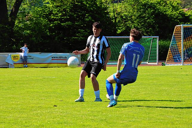 Bild 19: Triumph im SBFV-Pokal für die B-Jugend des FC 08 Villingen: Das sind unsere Bilder!