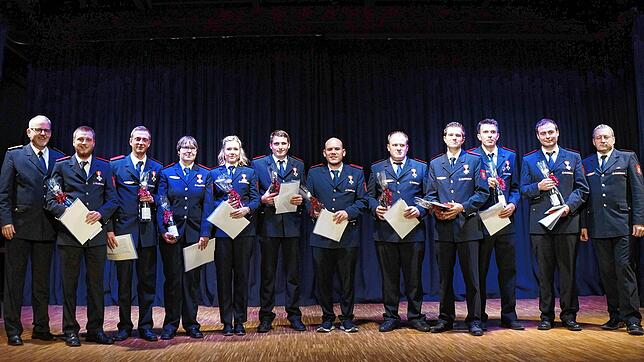 Ehrungen für 15 Jahre ehrenamtlichen Dienst v.l.: Florian Vogler (Hoppetenzell), Sebastian Vogler (Hoppetenzell), Kristine Böttinger ...