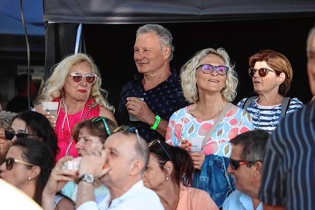 Bild 16: Anita Hofmann und viele andere Schlagerstars: Bilder vom Abschluss des Sound Beach Festivals in Überlingen
