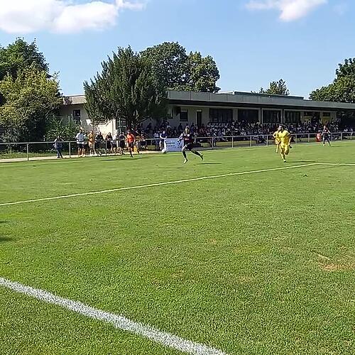 Kopfballchance von Ege Öztürk