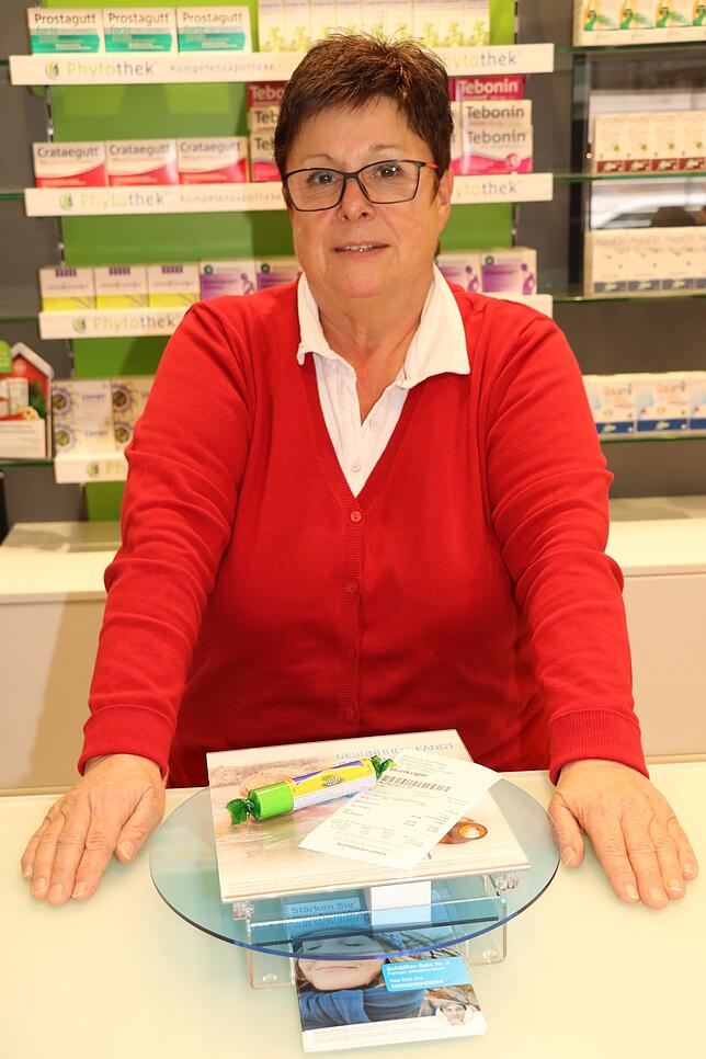 Was für ein Aufwand, findet Apothekerin Cornelia Augstein von der Rathaus-Apotheke. 65 Cent kostet ein Päckchen Traubenzucker. Der beim ...
