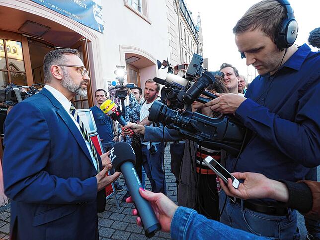 Andreas Osner besuchte die Premiere von „Mein Kampf“ zwar nicht, äußerte sich vor dem Theatergebäude allerdings gegenüber ...