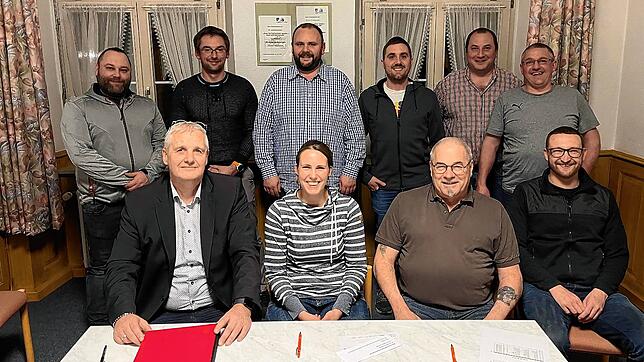 Zehn Kandidaten treten bei der Ortschaftsratwahl in Riedböhringen an (hinten, von links): Alexander Hewer, Bernhard Kerek, Jochen ...