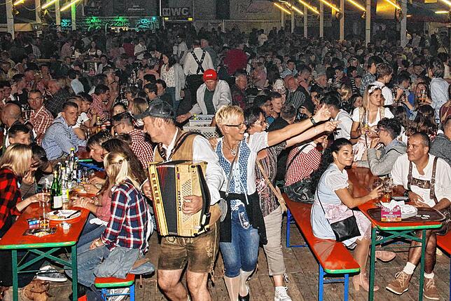 Endlich wieder im großen Festzelt: Das Ehinger Herbstfest findet in diesem Jahr vom 23. bis 25. September statt.