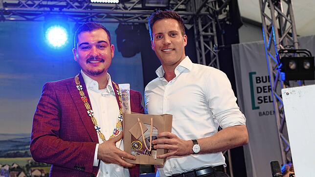 Zwei nach ihrer Premiere beim Schätzelemarkt: Für Bürgermeister Selcuk Gök (links) war es der erste Schätzelemarkt in seiner Amtszeit. ...