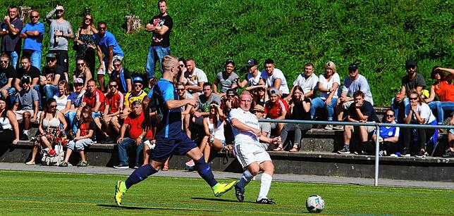 Derby ade: Künftig wird es keine Wehrer Derbys zwischen dem FC Wehr und der Spvgg. Brennet-Öflingen mehr geben. Hier eine Szene zwischen ...