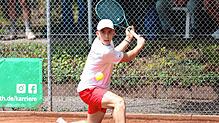 Packendes Spiel: Andrin Casanova vom TC Rot-Weiß Tiengen setzte sich erst im Match-Tiebreak gegen seinen Gegner vom TC Weinheim durch ...