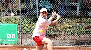 Packendes Spiel: Andrin Casanova vom TC Rot-Weiß Tiengen setzte sich erst im Match-Tiebreak gegen seinen Gegner vom TC Weinheim durch ...