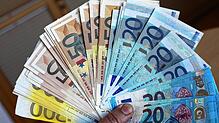 Eine größere Menge Falschgeld wurde bei der Einreise eines 50-jährigen Mannes in Weil am Rhein sichergestellt. (Symbolbild)