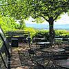Still ruht der Biergarten des Wirtshauses am Gehrenberg in der seltenen Junisonne. Ebenso still ruht die noch vor einem Jahr hitzig ...