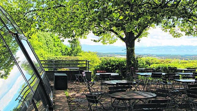 Still ruht der Biergarten des Wirtshauses am Gehrenberg in der seltenen Junisonne. Ebenso still ruht die noch vor einem Jahr hitzig ...