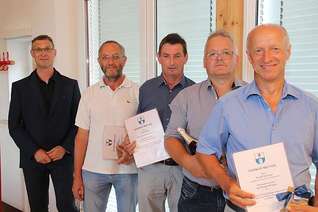 Bürgermeister Joachim Burger (von links) verabschiedete die bisherigen Ortsvorsteher Klaus Buntru, Gerhard Boll, Manfred Schanz und ...