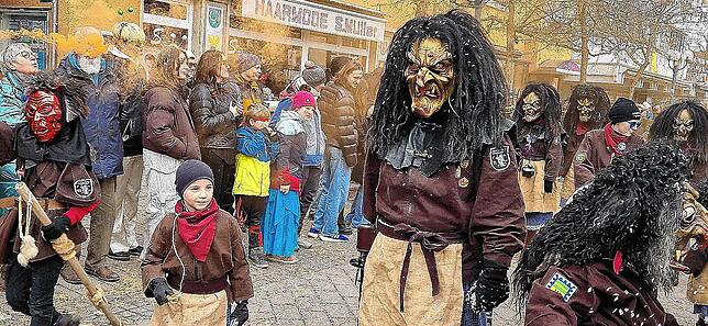 Bild 11: Der Montagsumzug in Bad Dürrheim setzt den gutgelaunten Punkt unter die diesjährige Fasnet &ndash; Teil 2