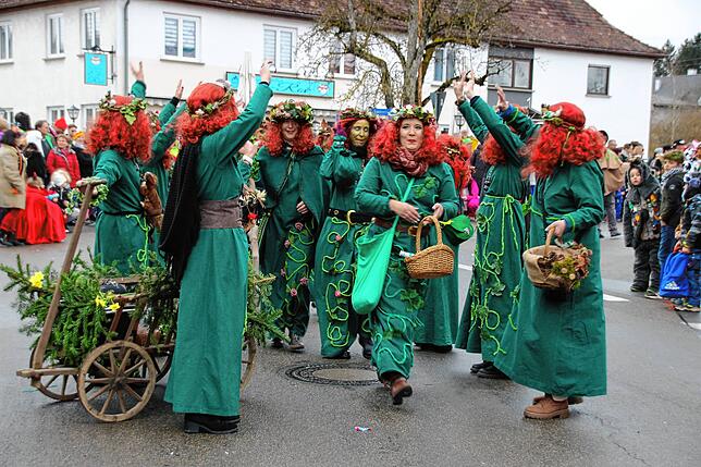 Eine neue freie Gruppe, die Waldfrauen, ist aus den ehemaligen Müttern des Fördervereins der Grundschule Wald entstanden. Neben den ...