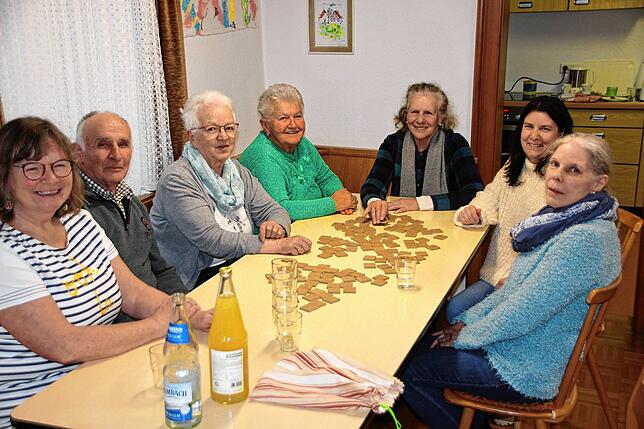 Viel Freude am gemeinsamen Spielen hatten Ulrike Löffler, Eduard und Magdalena Liehner, Hilde Müller, Margot Shifferaw, Regina Moser und ...
