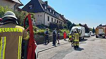 Einsatzkräfte auf Erkundung bei einem vermutlichen Gasgeruch in der Reutestraße in Schwenningen.