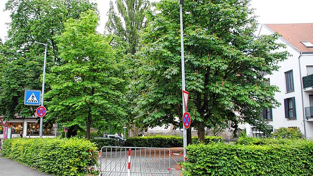 Der Platz für Motorräder beim Parkhaus Stadtmitte war pünktlich zur LGS-Eröffnung fertig &ndash; und bleibt erst mal gesperrt. Bürger ...