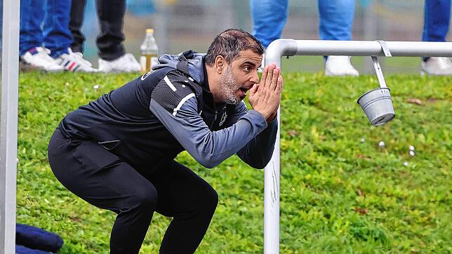 Trainer Serdar Yalcinkaya und der SV Allensbach trennten sich 3:3 vom SC Pfullendorf II.