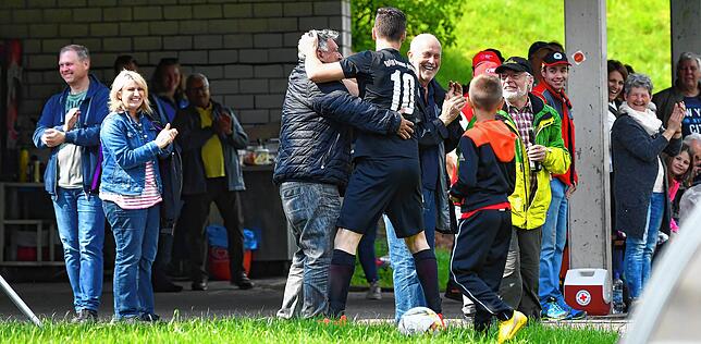 Bild 4: FC Erzingen siegt mit 6:3 bei der Spvgg. Brennet-Öflingen &ndash; und wir haben die Bilder!