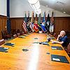 US-Präsident Joe Biden konferiert in Camp David virtuell mit seinem nationalen Sicherheitsteam und hochrangigen Beamten.