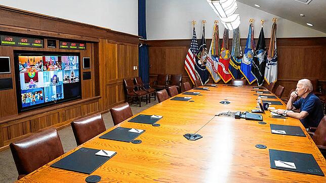 US-Präsident Joe Biden konferiert in Camp David virtuell mit seinem nationalen Sicherheitsteam und hochrangigen Beamten.