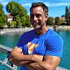 Maik Wiedenbach, gebürtiger Radolfzeller und Personaltrainer in den USA, auf der Fahrradbrücke am Seerhein in Konstanz im August, als er ...