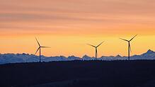 Noch sind die Windräder im Wiechser Windpark Verenafohren die einzigen im Kreis Konstanz. Gegen die Genehmigung der nächsten geplanten ...