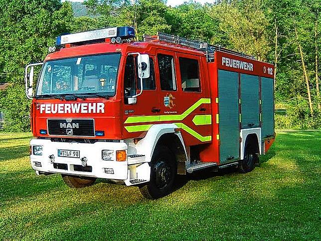 Das Tanklöschfahrzeug Florian Wehr 1-23 kann nicht nur neun Personen mit Ausrüstung transportieren. Mit einem 2500 Liter-Tank kann es im ...