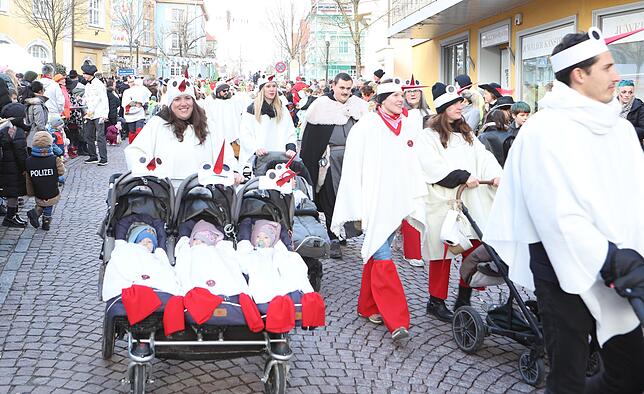 Bild 11: Schmutziger Donnerstag Donaueschingen: Kinderumzug zieht alle Blicke an – Die besten Bilder!