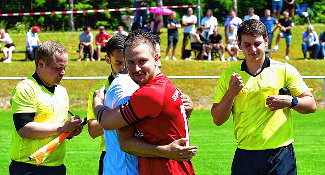 Bild 10: SG Höchenschwand/Häusern steigt nach 4:0 gegen FC Erzingen II auf &ndash; und wir haben Bilder!