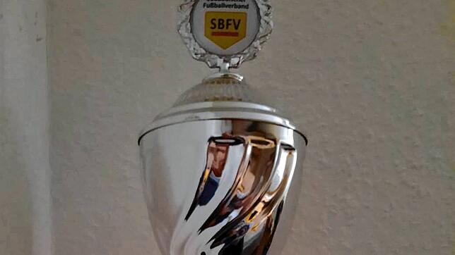 Der Pokal für die Sieger im Jugend-Bezirkspokal. Am Samstag in Hinterzarten eine begehrte Trophäe.