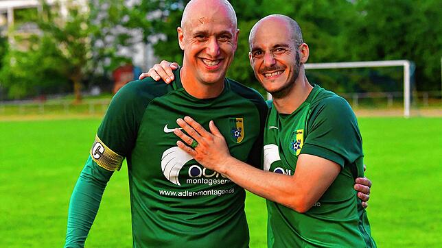 Sie werden fehlen: Fabian Kluge und Remo Laisa (rechts) hinterlassen beim SV Herten große Lücken, die es beim Bezirksligisten zu ...