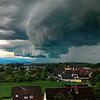 Auch im Juli krachte es bereits: Dieses Foto zeigt ein über Efrizweiler, Friedrichshafen-Kluftern, aufziehendes Gewitter am ...