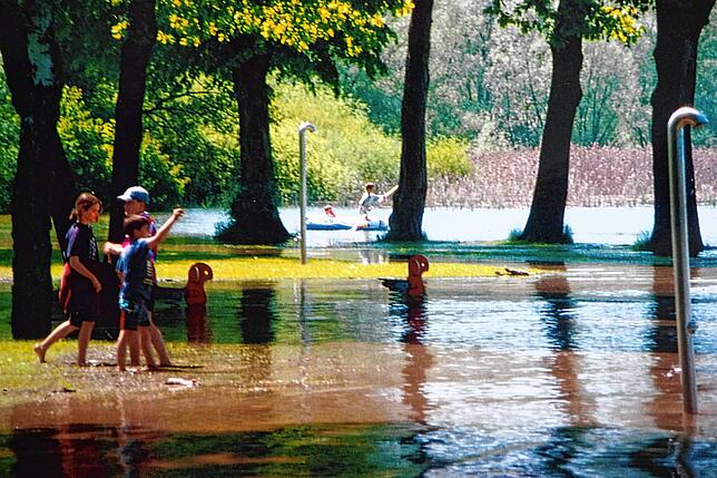 Bild 17: Hochwasser am Bodensee 1999: Diese Leserbilder zeigen das Ausmaß in Konstanz