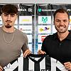Neuzugang Amir Osmicic (links) mit Trainer und Sportdirektor Mario Klotz.