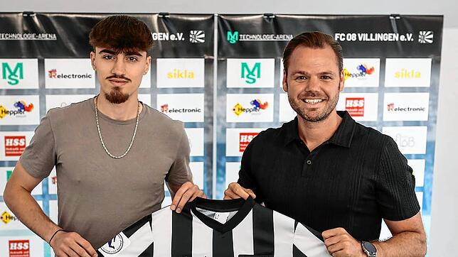 Neuzugang Amir Osmicic (links) mit Trainer und Sportdirektor Mario Klotz.
