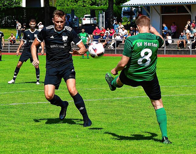Bild 2: Aufsteiger SG FC Wehr-Brennet unterliegt unglücklich mit 2:3 gegen den SV Herten &ndash; und wir haben Bilder vom Spiel!