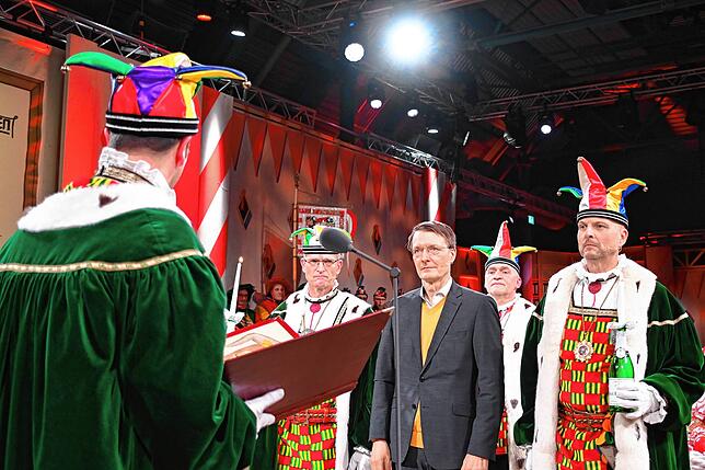 Bild 21: Karl Lauterbach vor dem Narrengericht Stockach: Die besten Bilder