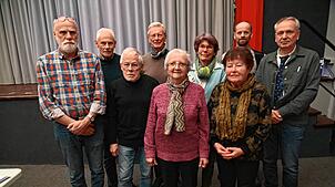 Gewählte und geehrte Mitglieder des Vereins für Heimatgeschichte (von links): Norbert Engesser, Erwin Epting, Helmut Mellert, Helmut ...
