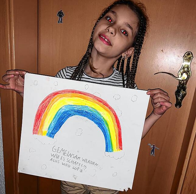 Das ist Anne-Mary Oprisor aus der Stufe 2 der Bickeberg-Schule, auch sie hat ein Mutmacher-Bild gezeichnet.