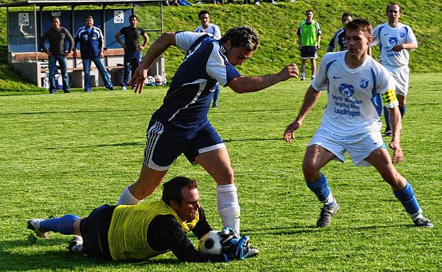 Allrounder: Heiko Bürgin war 2009/2010 beim FC Erzingen als Co-Trainer, Betreuer, Aushilfs-Torwart (hier für den verletzten Max Boll, ...