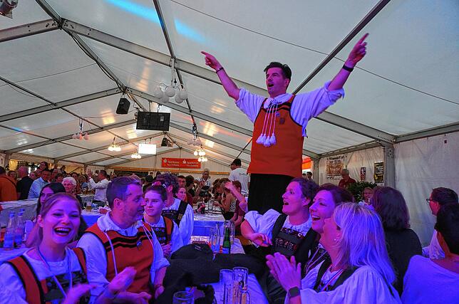 Bild 17: Chilbi: Stimmung pur im Festzelt beim Wunschkonzert
