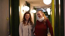 Flüchtlingsbeauftragte Livia Renna (links) und Integrationsmanagerin Charlotte Baumert vom Amt für Jugend, Bildung Integration und Sport ...