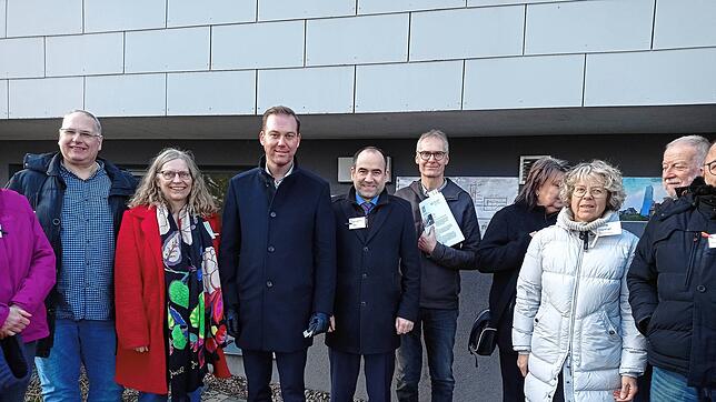 Die Sozialgenossenschaft Friedas Gästehaus stellt das Konzept und die Umbaupläne der evangelischen Kirche im Rahmen ihres Projekts in ...