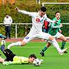 Schützenfest: Bruno Golic (oben, gegen Christian Rapp) eröffnete den Torreigen für den FC Erzingen beim 5:3-Sieg im Spitzenspiel beim FC ...