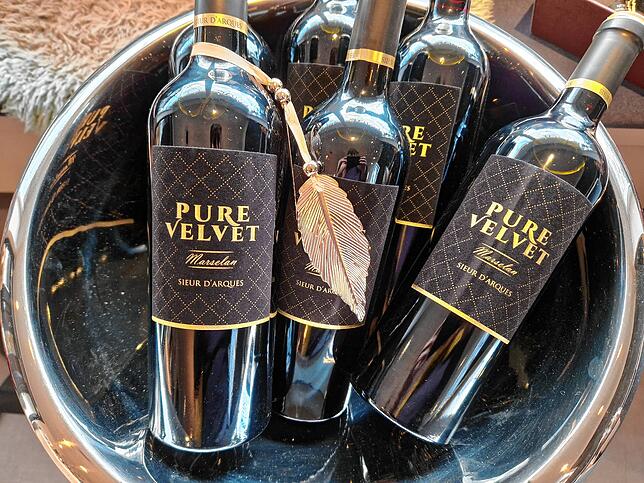 Der Pure Velvet stammt aus Limoux aus Südfrankreich und ist ein Marselan. Sieht edel aus und schmeckt sehr lecker, ist aber mit elf Euro ...