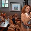 Birgit Rückert präsentiert im Küfereimuseum von Schloss Salem den dritten Band ihrer Klosterkrimi-Saga.