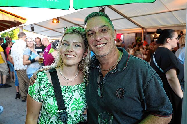 Bild 14: Feierlaune mit der Gretle-Band beim Dettinger Dorffest - hier gibt’s die schönsten Bilder