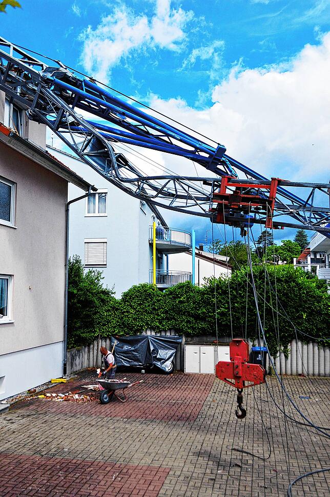 Bild 3: Nach Baukran-Unglück wegen Unwetter: Hier gibt es Bilder und Videos vom Bergungseinsatz