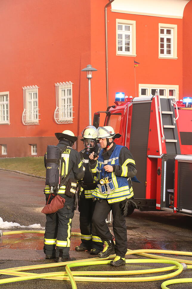 Bild 21: Die Bilder zum Feuerwehreinsatz in Allmendshofen: Eine defekte Heizung beginnt zu brennen